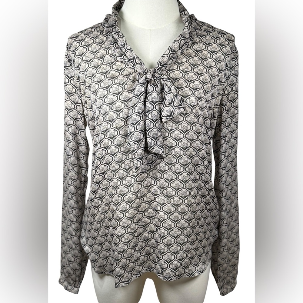 Ann Taylor LOFT Geometric Print Tie Front Blouse in Black & Cream Size XS